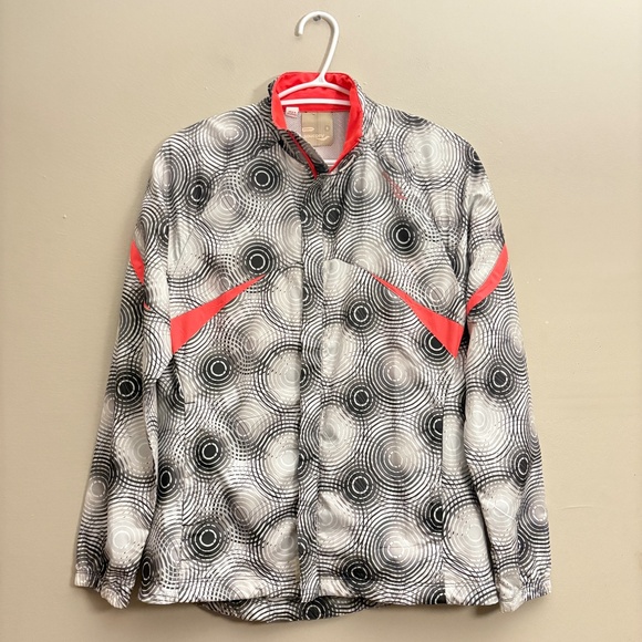 Saucony Black & White Circular Print Running Jacket w Coral Accents - Picture 2 of 15